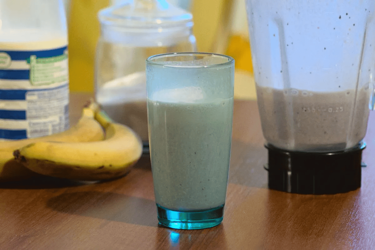 Sunday Morning Berry Banana Milkshake
